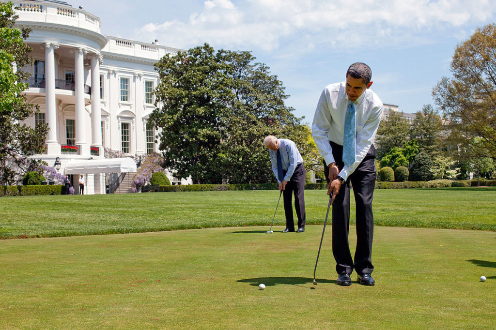 obama-and-biden-play-golf