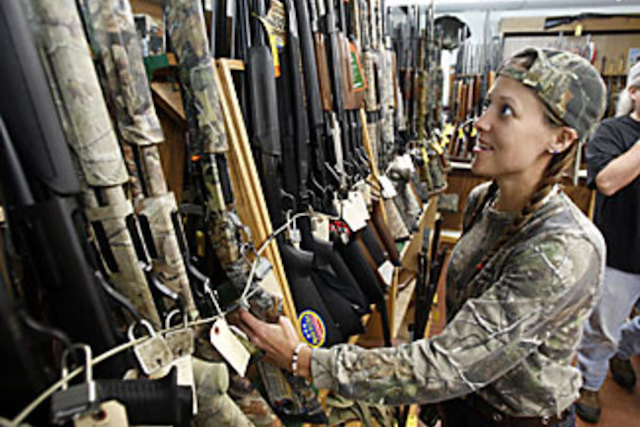 GUNS---ARMED WOMEN-CAMO-PHOTO
